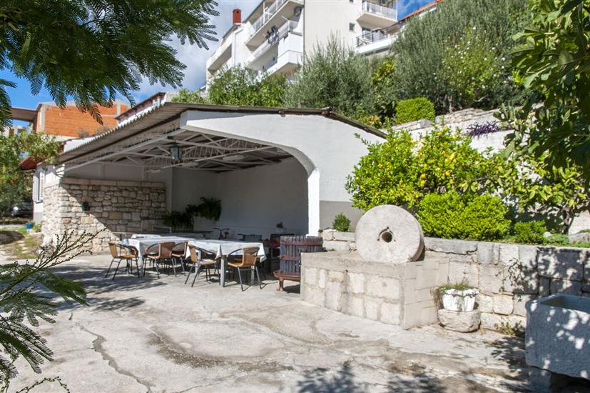 Apartments and Rooms Nikola