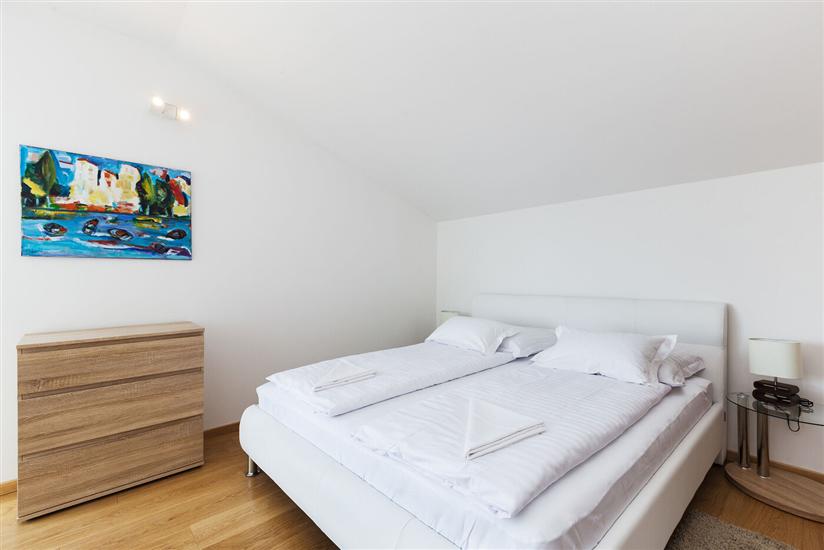 House K1, for 12 persons