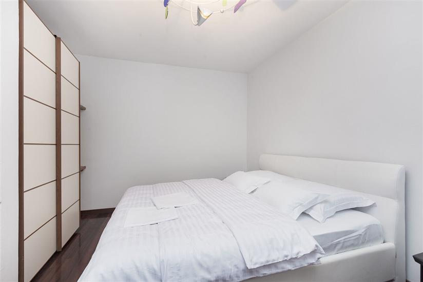 House K1, for 12 persons