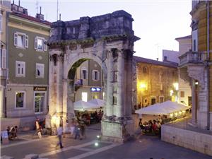 Pula-roman-arch