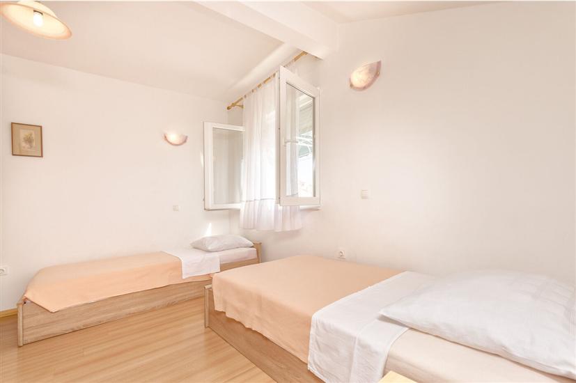 Apartment A2, for 5 persons