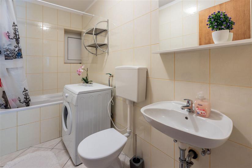 Apartment A4, for 5 persons