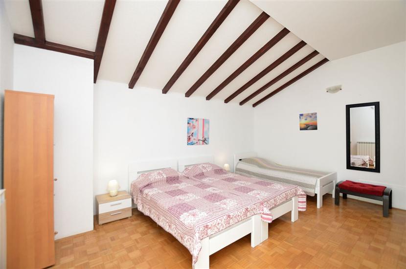 Apartment A1, for 8 persons