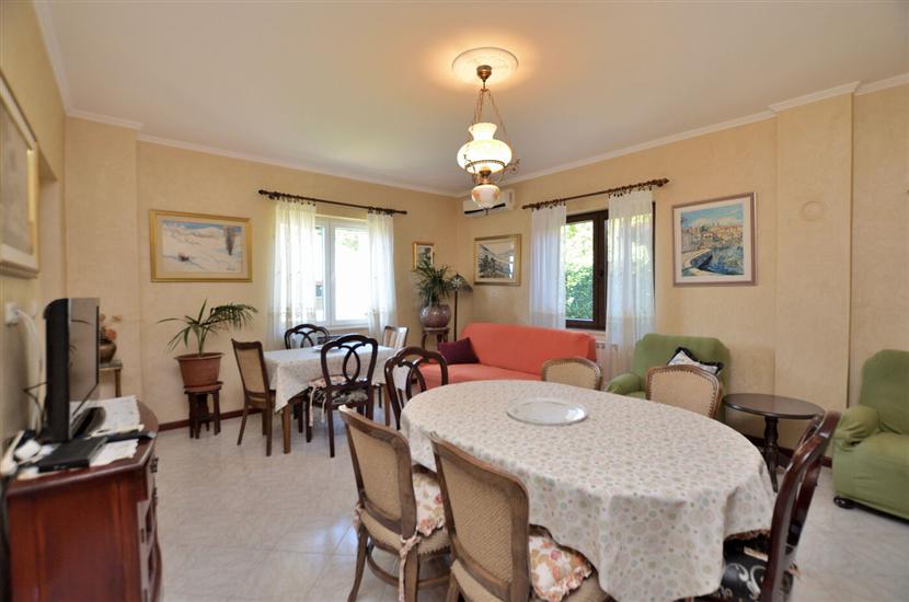 Apartment A1, for 8 persons