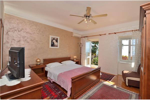 Apartment A1, for 8 persons