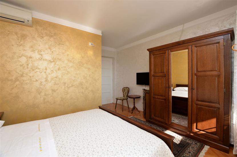 Apartment A1, for 8 persons