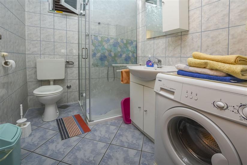 Apartment A1, for 5 persons