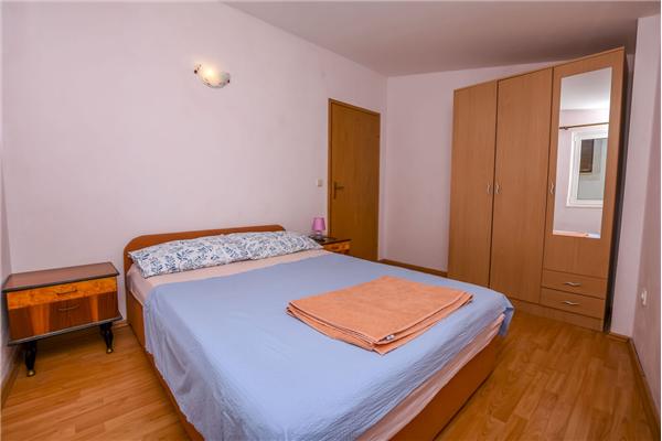 Apartment A1, for 5 persons