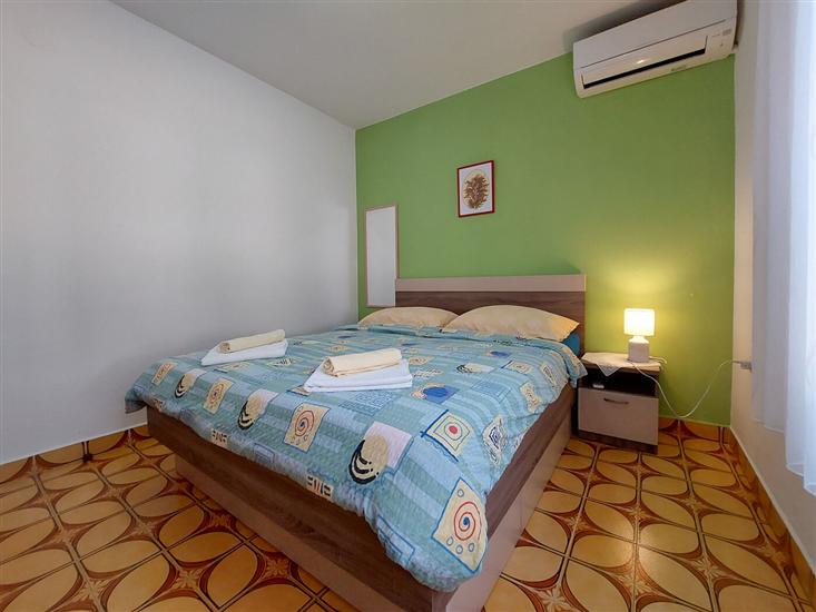 Room S1, for 2 persons