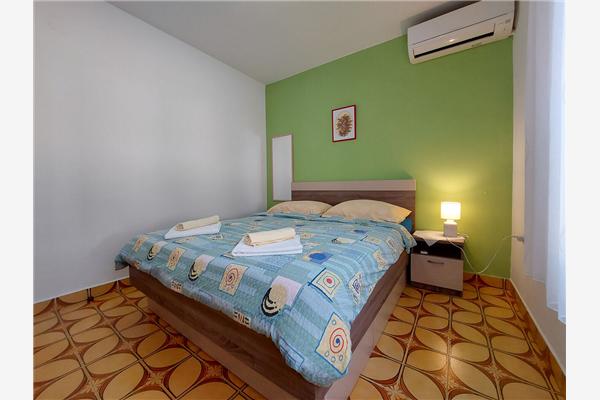 Room S1, for 2 persons