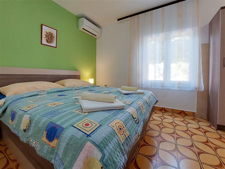 Room S1, for 2 persons