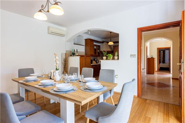 House K1, for 10 persons