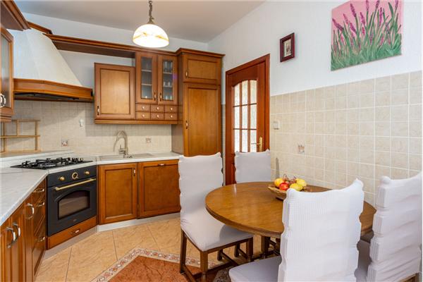 House K1, for 10 persons