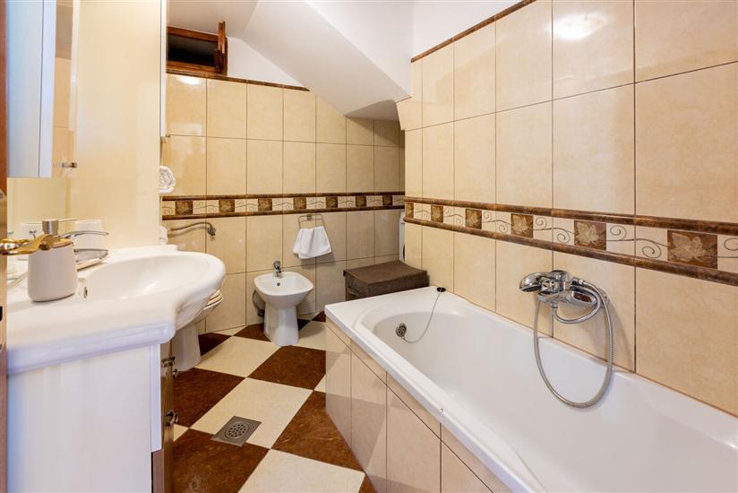 House K1, for 10 persons