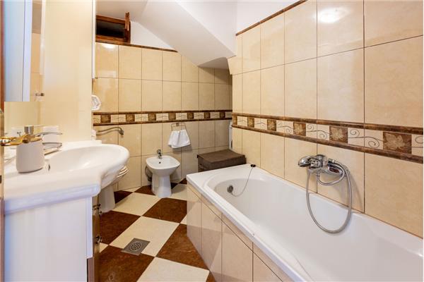 House K1, for 10 persons