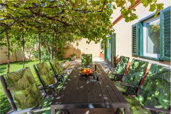 House K1, for 10 persons