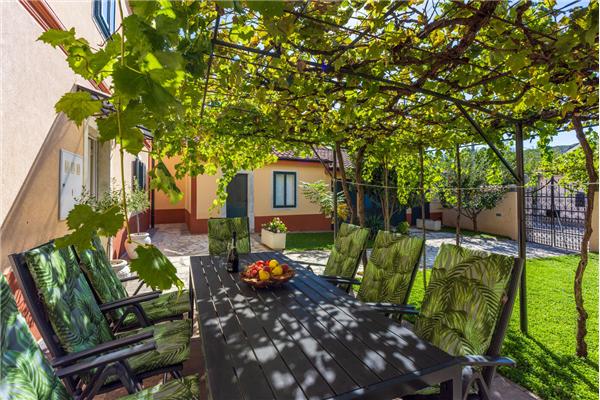 House K1, for 10 persons