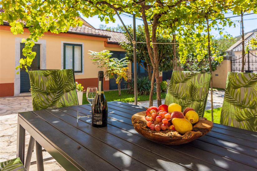 House K1, for 10 persons