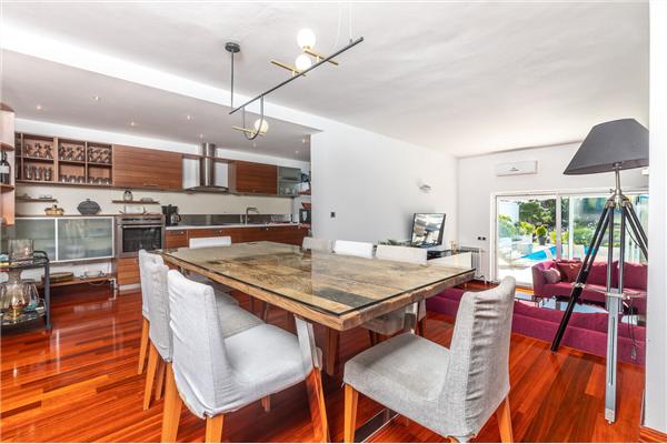 House K1, for 12 persons