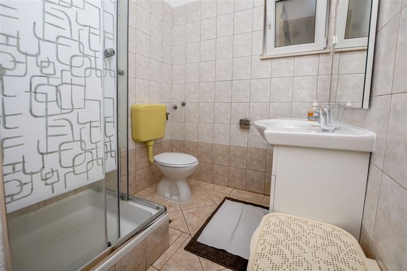 Apartment A2, for 6 persons