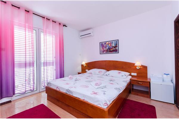 Room S2, for 2 persons