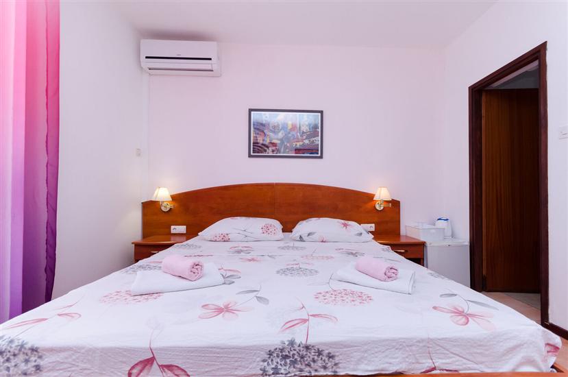 Room S2, for 2 persons