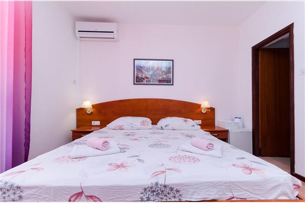 Room S2, for 2 persons