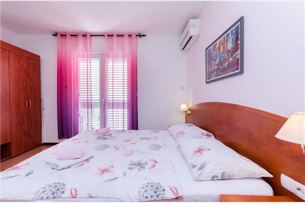 Room S2, for 2 persons