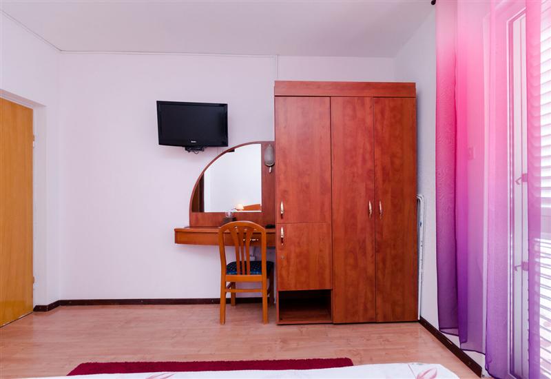 Room S2, for 2 persons