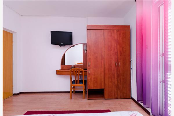 Room S2, for 2 persons