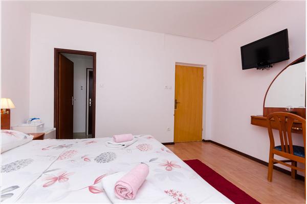 Room S2, for 2 persons