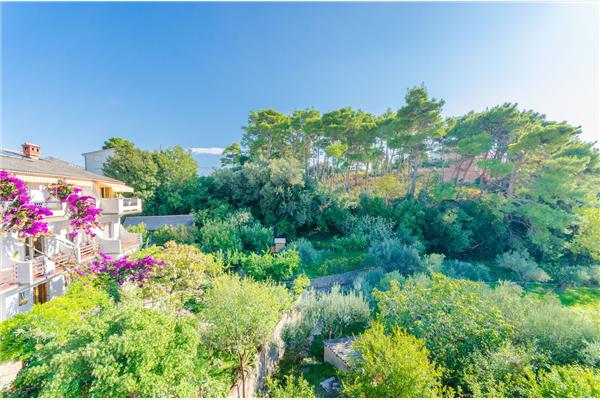 Room S5, for 3 persons