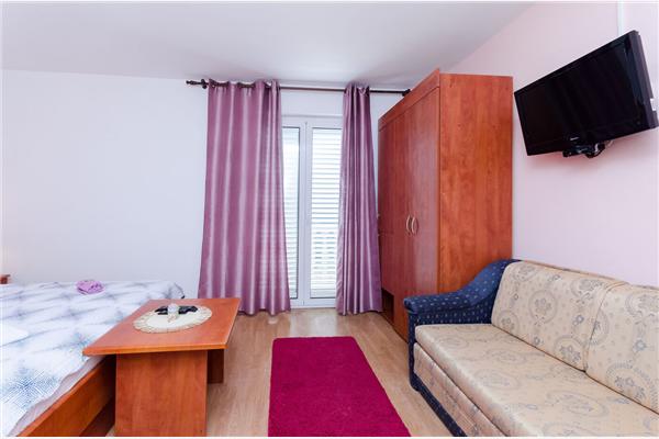 Room S5, for 3 persons