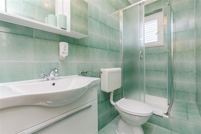 Room S5, for 3 persons