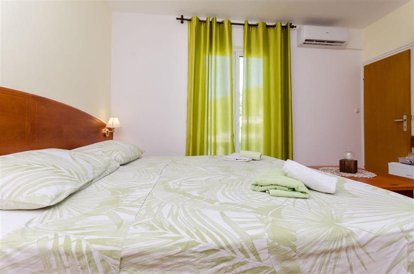 Room S6, for 2 persons