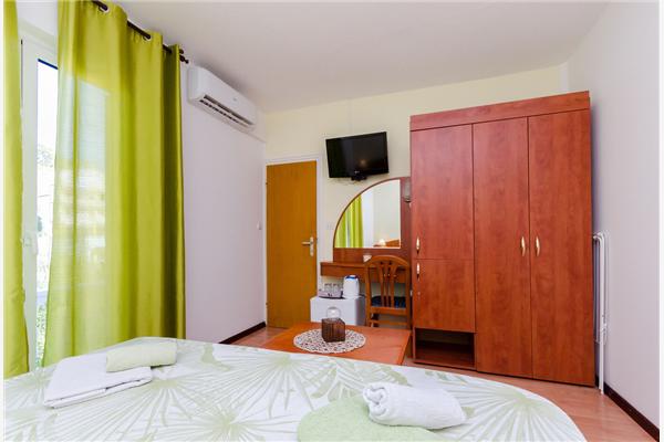 Room S6, for 2 persons