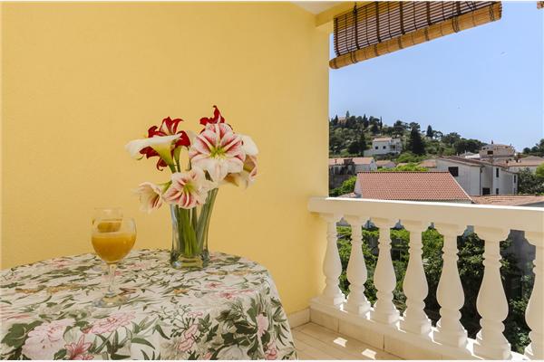 Room S1, for 2 persons