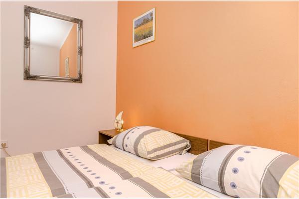 Room S1, for 2 persons