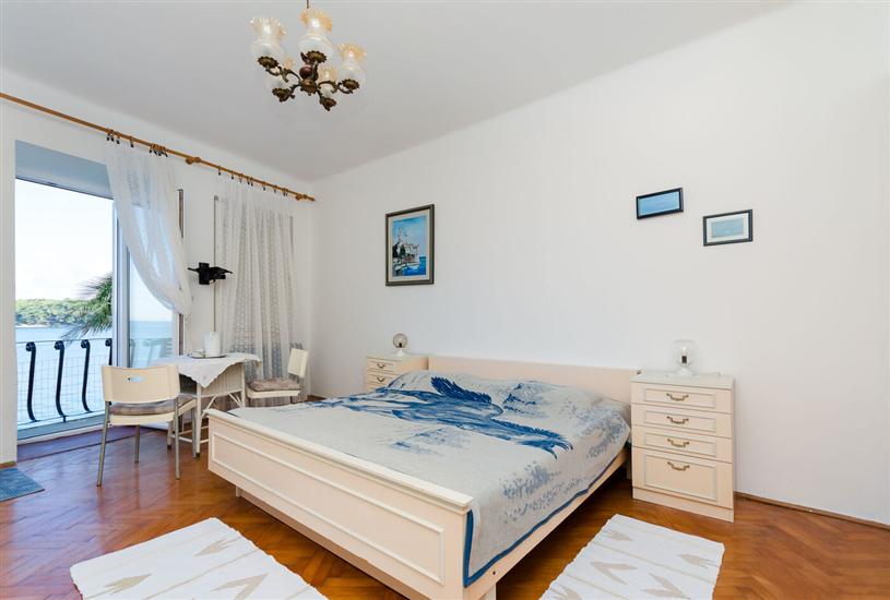 Room S1, for 2 persons