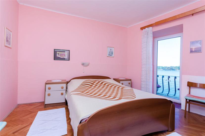 Room S2, for 2 persons