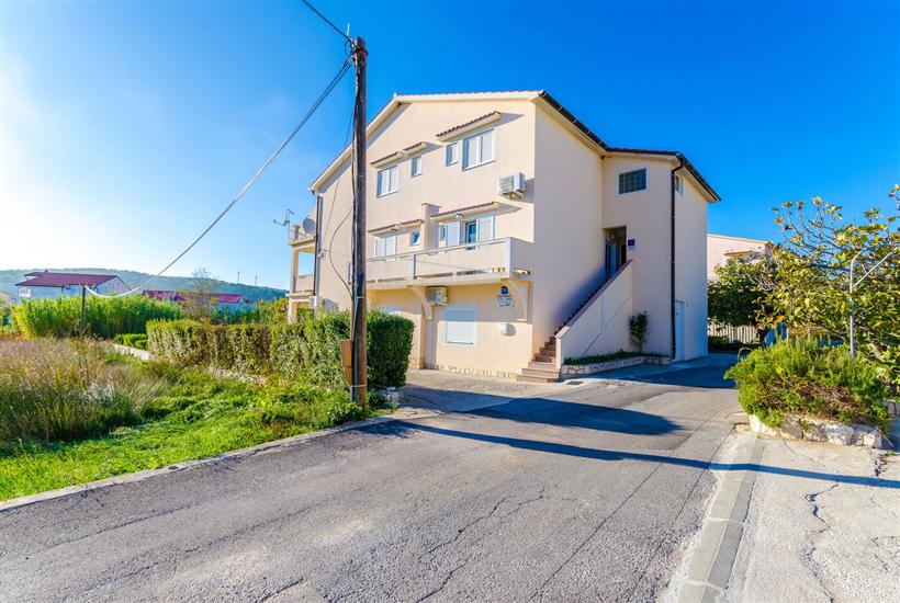 Apartments Marija P Lopar