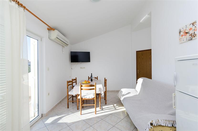 Apartment A1, for 5 persons