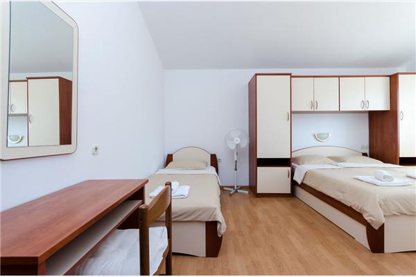 Apartment A1, for 5 persons