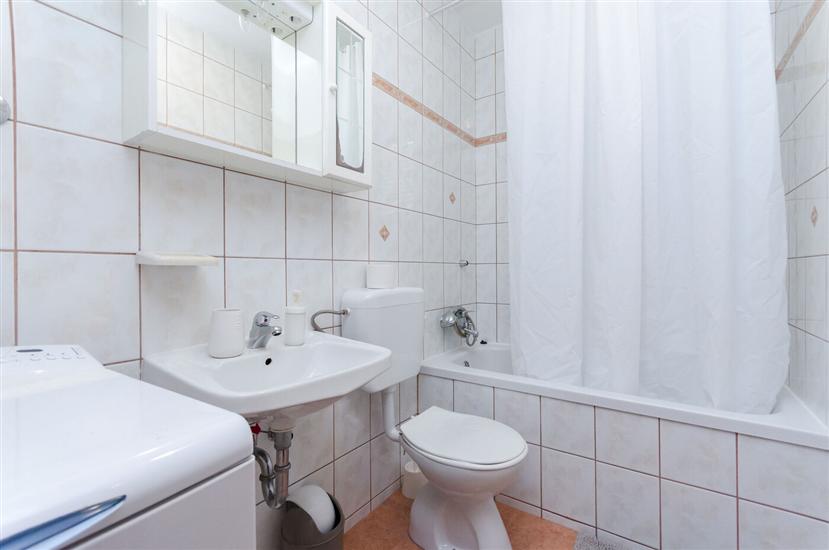 Apartment A2, for 5 persons