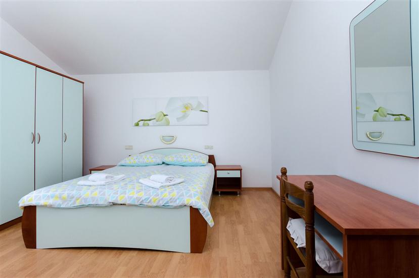 Apartment A2, for 5 persons