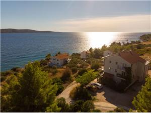 Apartments Ena Zavala - island Hvar, Size 40.00 m2, Airline distance to the sea 70 m, Airline distance to town centre 200 m