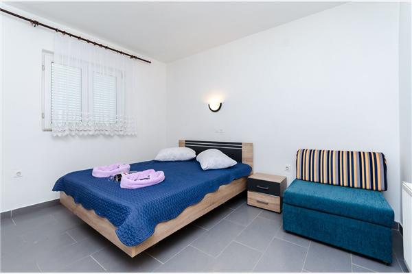 Apartment A1, for 5 persons