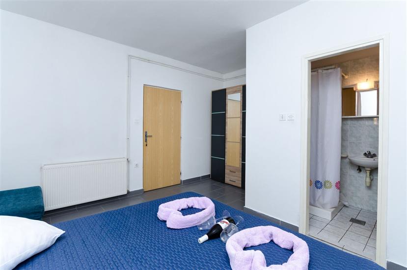 Apartment A1, for 5 persons