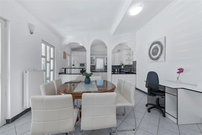 House K1, for 12 persons