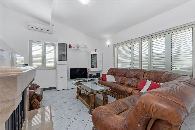 House K1, for 12 persons